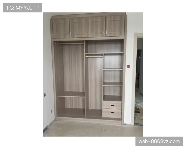 杨千霖衣柜里全是球鞋？普通人估计一辈子攒不够一双价钱...