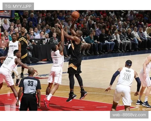 沃尔由单打转挡拆吸引内线提升队友效率