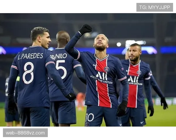 拉菲尼亚：传中与远射双威胁解析